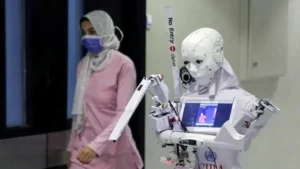 اختراع روبوت مساعد للطبيب