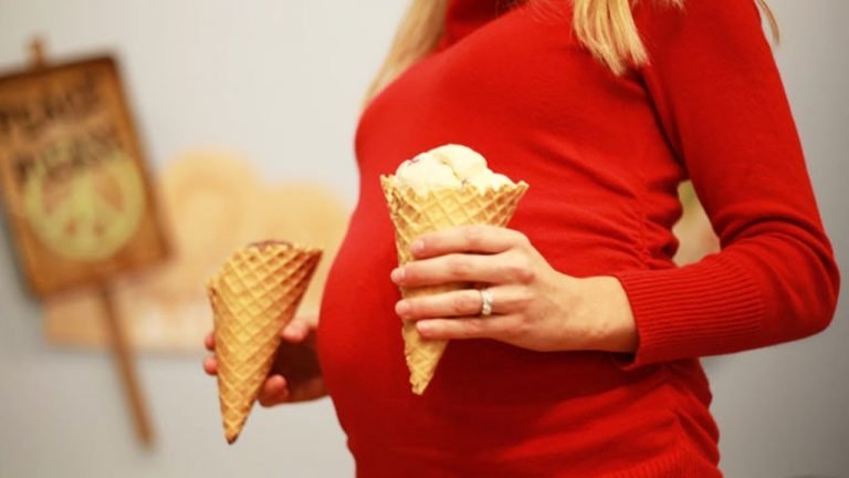 تناول الآيس كريم أثناء الحمل يعزز قدرات الطفل الهجائية