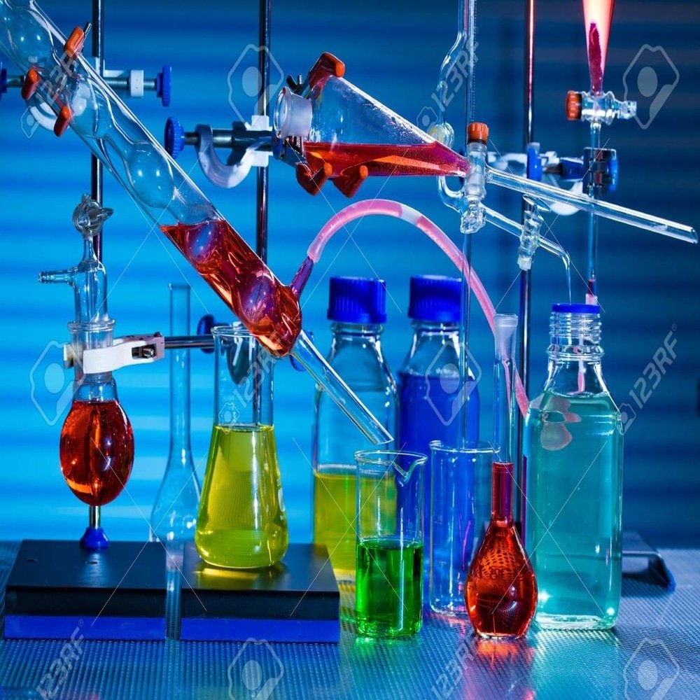 بحث كامل عن الكيمياء دراسة المادة وخصائصها