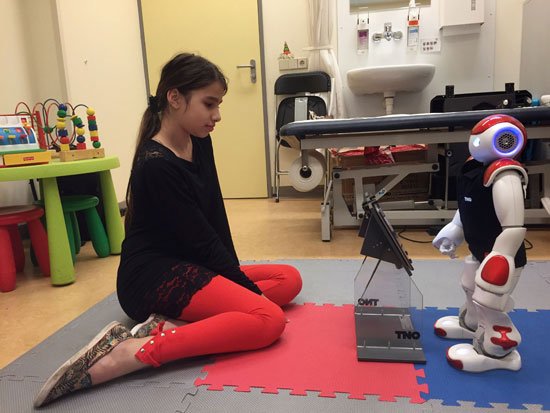 روبوت متطور لمساعدة وإرشاد مرضي السكر من الأطفال