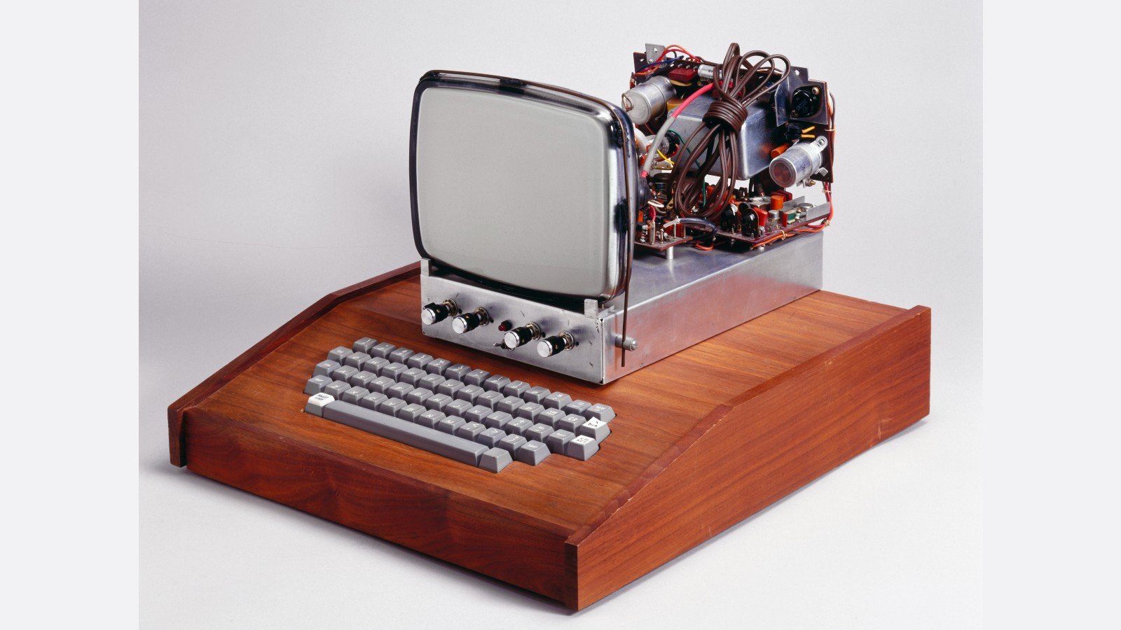 أول جهاز كمبيوتر بمعالجين