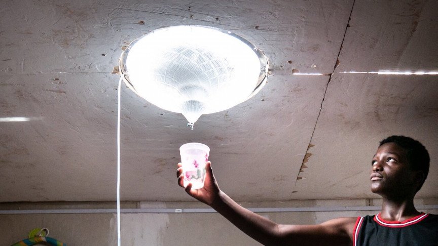 مهندس دنماركي يبتكر مصباح يمكنه تحلية المياه الطاقة الشمسية