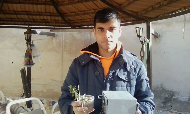المبتكر السوري "فايز إسماعيل" يبهر العالم بجهاز لتوليد الكهرباء من جذوع وأوراق النبات
