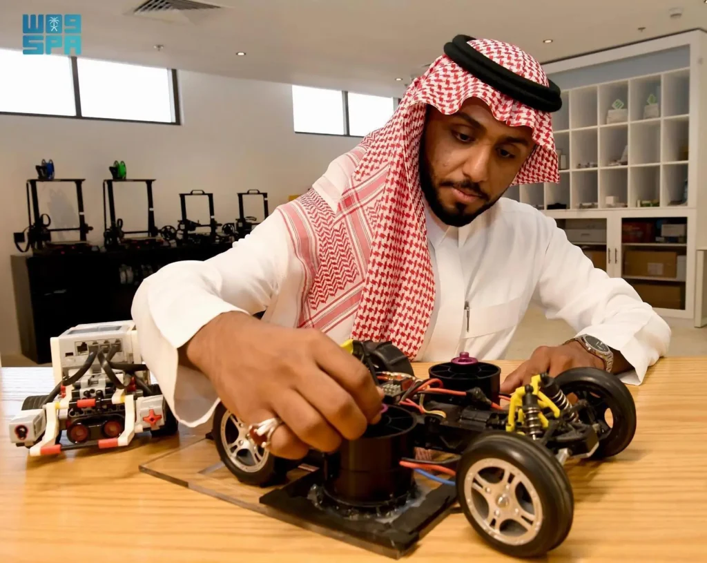 تتويج السعودي "محمد البومجداد" بلقب أفضل مبتكر عربي ببرنامج نجوم العلوم